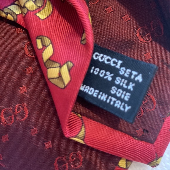 Red Gucci necktie with confetti curl design - Picture 4 of 5
